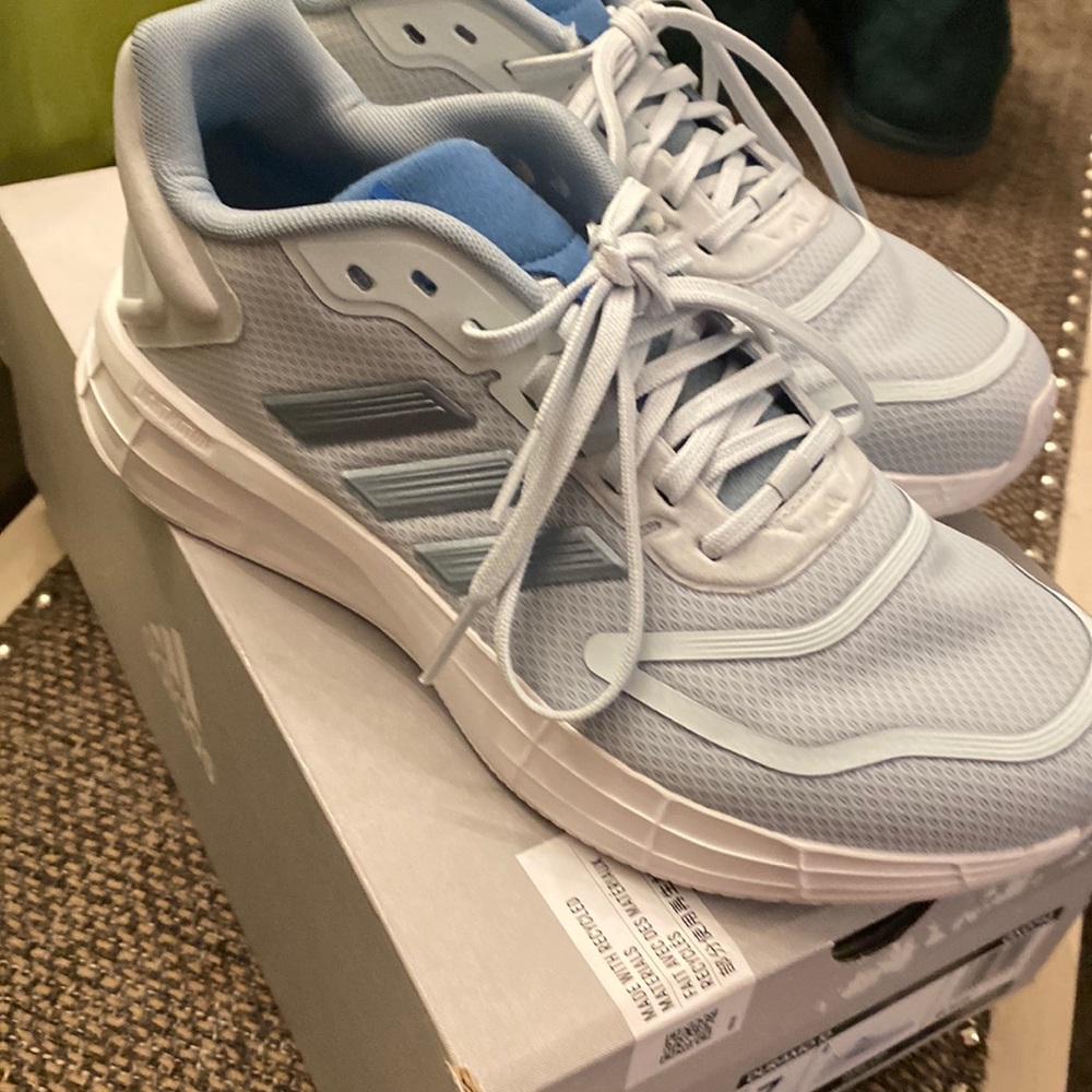 Adidas sneakers Sz 7